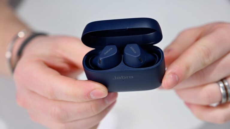 Read more about the article Fitness-Focused Audio: Unveiling the Latest Sports Earbuds