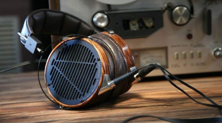 Read more about the article Smart Features Galore: Discovering High-Tech Earphones on Amazon