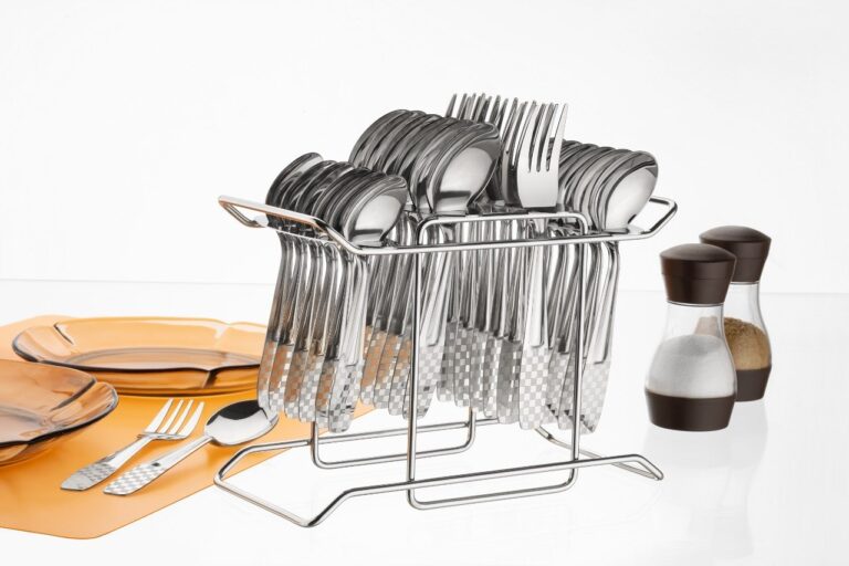 Read more about the article Kitchen Clutter Be Gone: Trendy Storage Solutions for a Neat Culinary Space