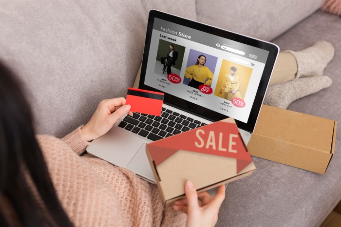 Read more about the article 2024 E-commerce Trends: What’s Shaping the Future of Online Retail?