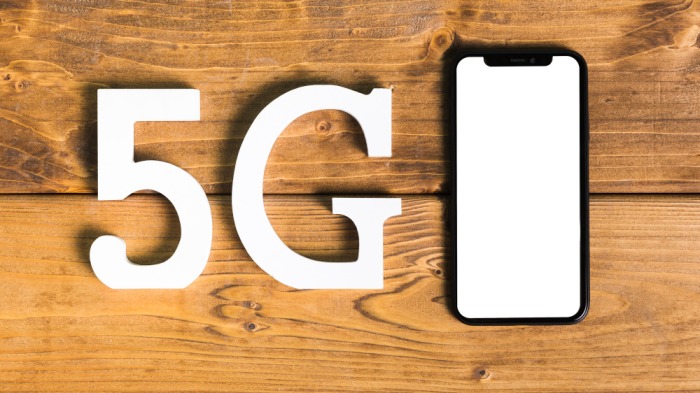 Read more about the article Exploring 5G Capabilities: The Future of Smartphones